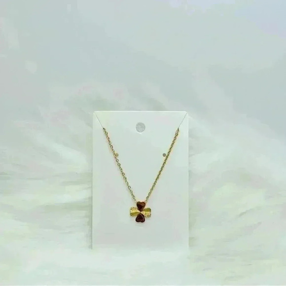 Darla Four Leaf Clover Pendant Necklace in Yellow Gold - Picture 4 of 5